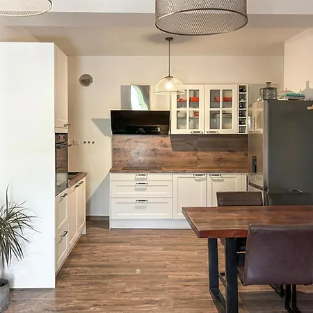 3 Bedroom Amazing In Casa vacanze