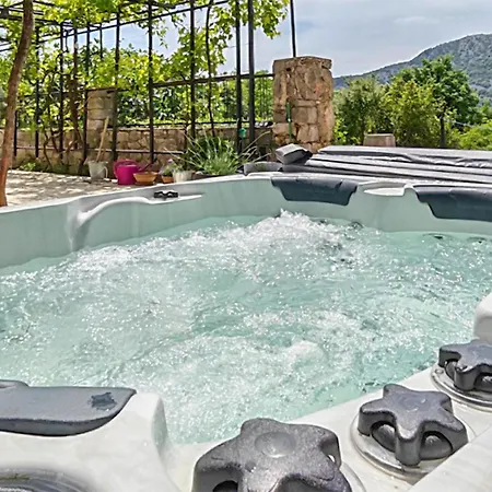 3 Bedroom Amazing In Casa vacanze Crikvenica